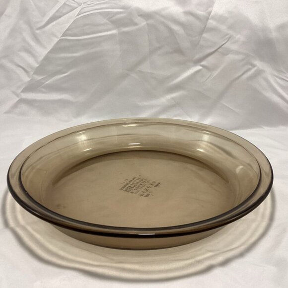 Pyrex 9” d12 round baking dish - Picture 1 of 5
